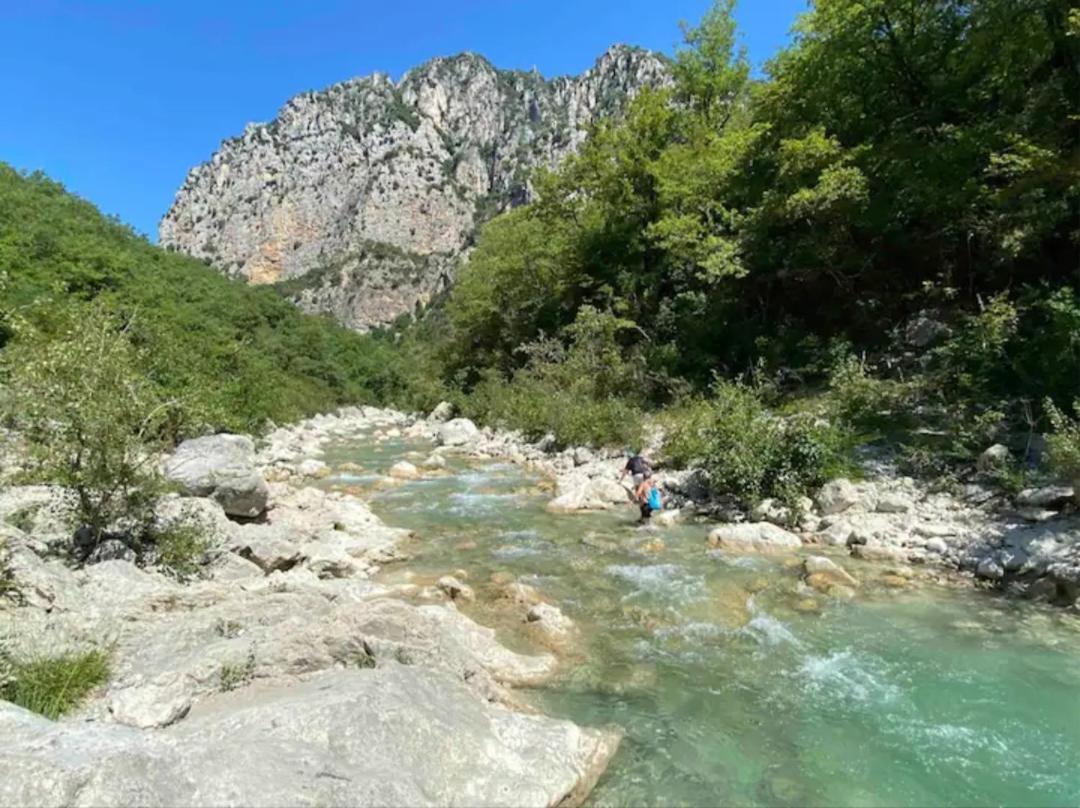 Appartement 3 pièces dans maison individuelle entre mer et montagnes Bouyon Extérieur photo