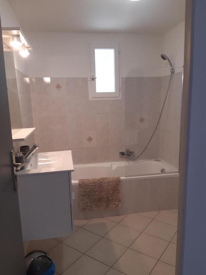Appartement 3 pièces dans maison individuelle entre mer et montagnes Bouyon Extérieur photo