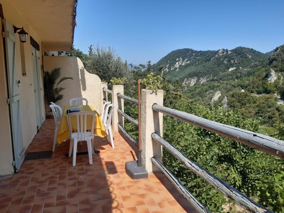Appartement 3 pièces dans maison individuelle entre mer et montagnes Bouyon Extérieur photo